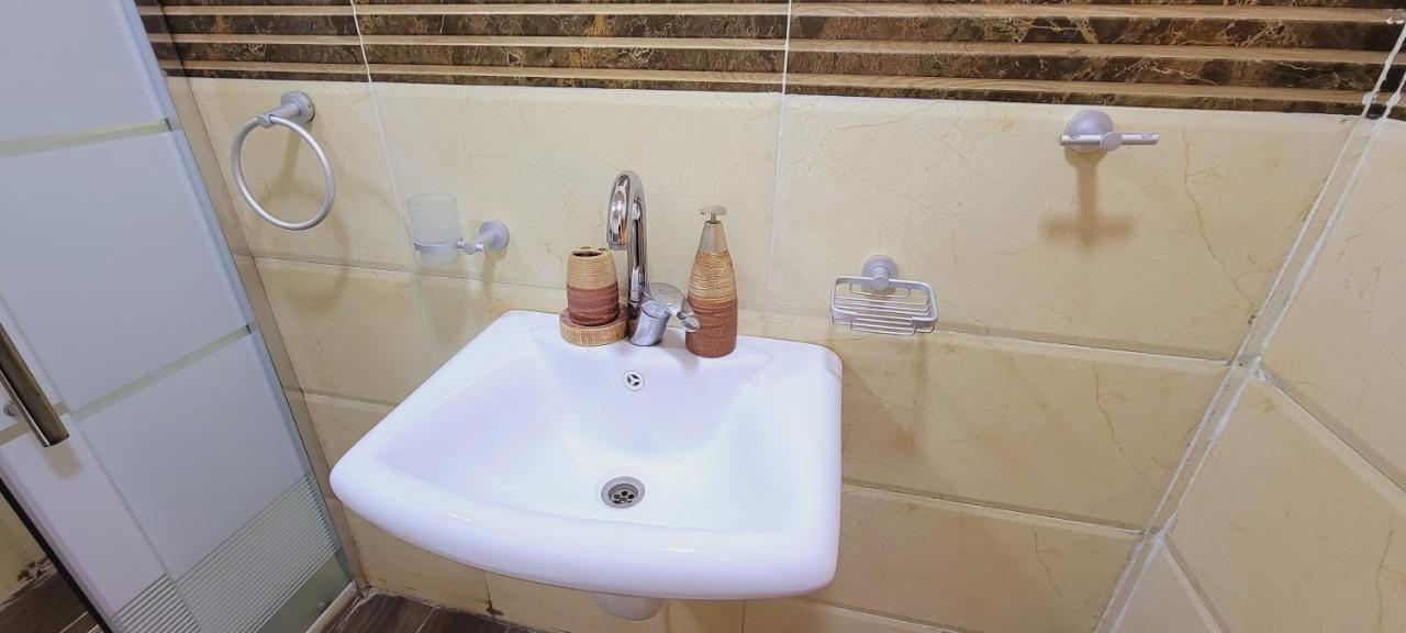 Atoom Lodge Jarash Esterno foto