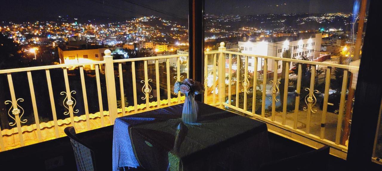 Atoom Lodge Jarash Esterno foto