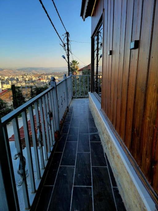 Atoom Lodge Jarash Esterno foto